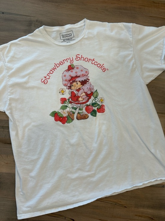 Strawberry Shortcake Tops - Strawberry Shortcake Graphic Tee in White